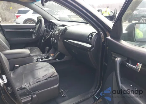 2011 Kia Sorento Lx z USA, uszkodzony, nr VIN 5XYKT4A13BG106423